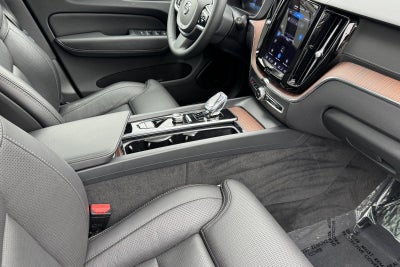 2023 Volvo XC60 B5 Ultimate Dark Theme