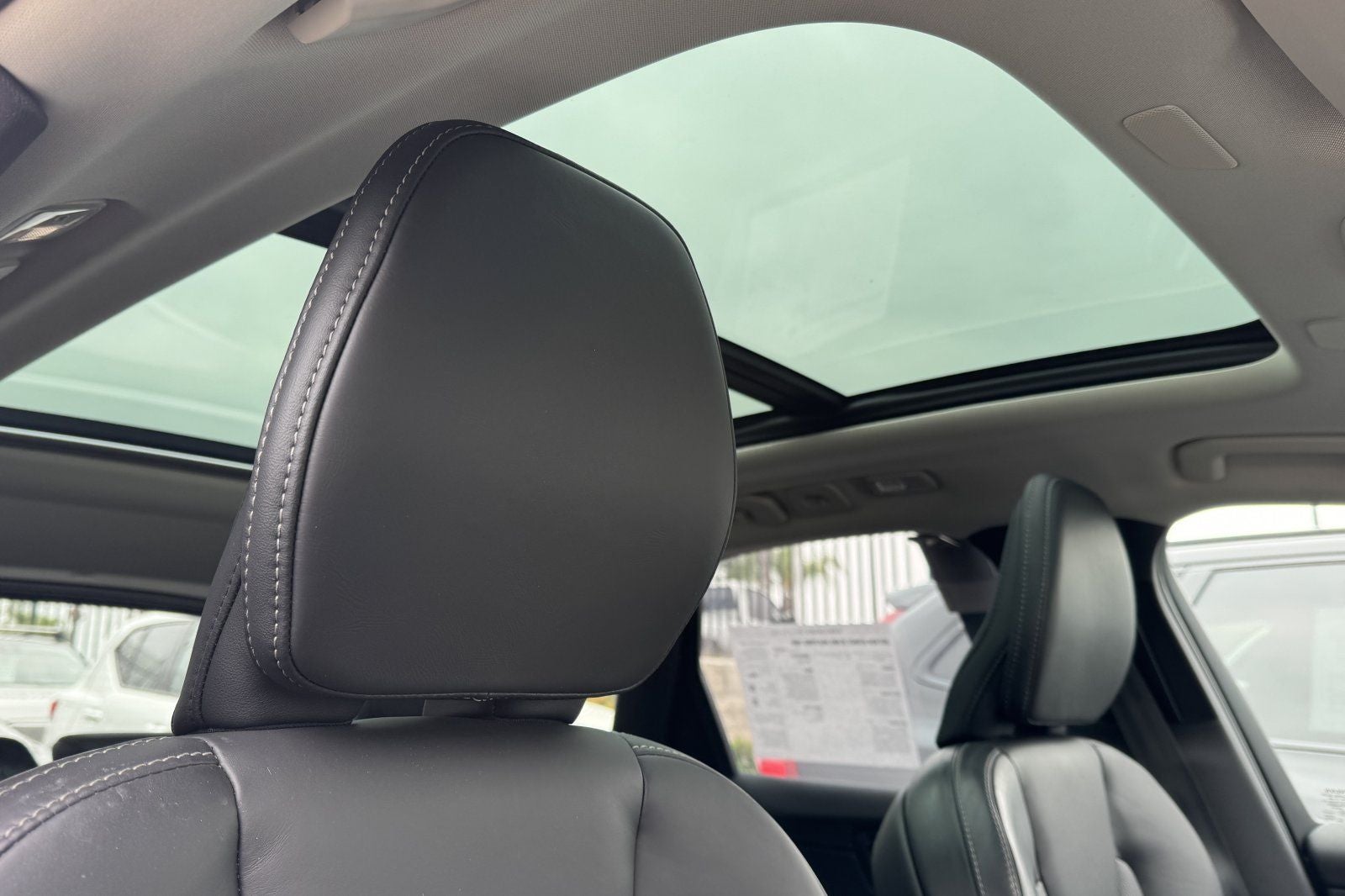 2023 Volvo XC60 B5 Ultimate Dark Theme