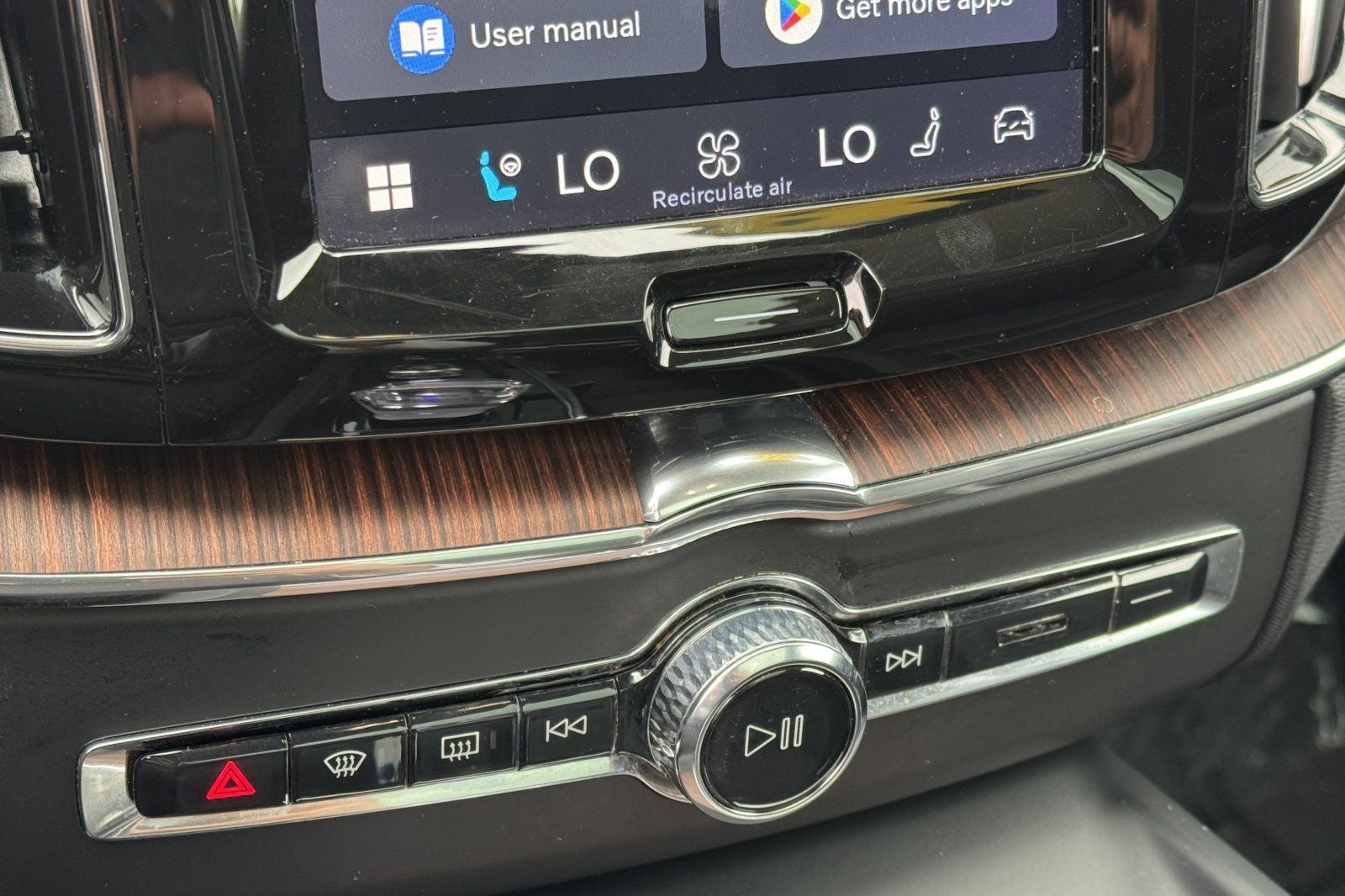 2023 Volvo XC60 B5 Ultimate Dark Theme