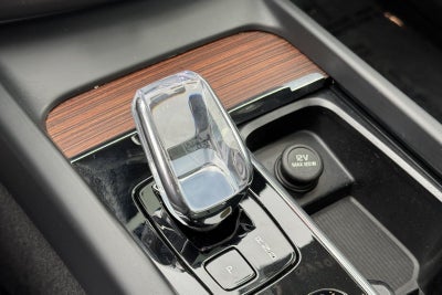 2023 Volvo XC60 B5 Ultimate Dark Theme