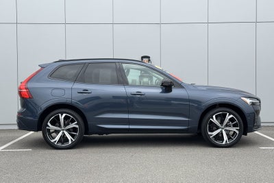 2023 Volvo XC60 B5 Ultimate Dark Theme