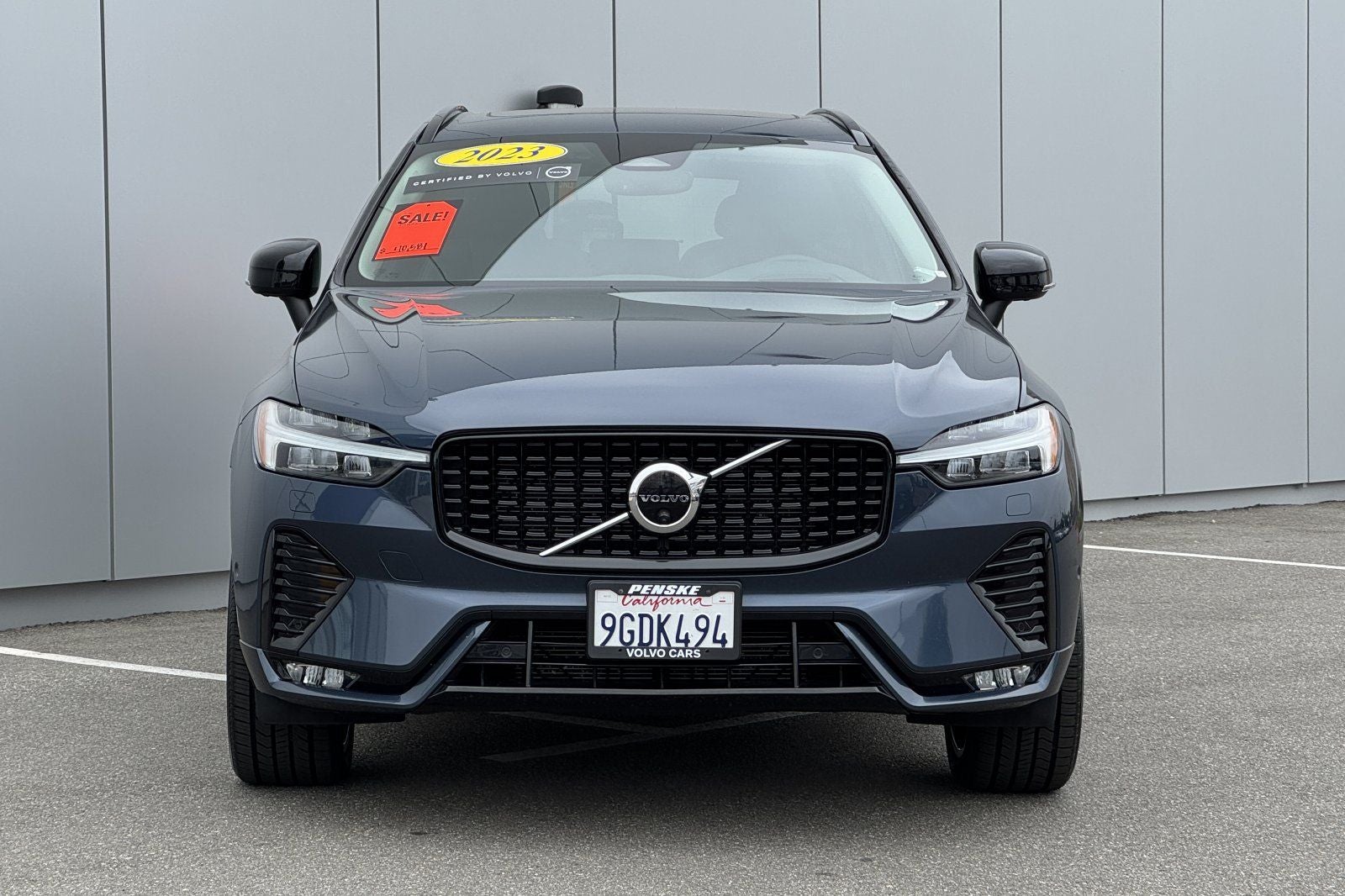 2023 Volvo XC60 B5 Ultimate Dark Theme