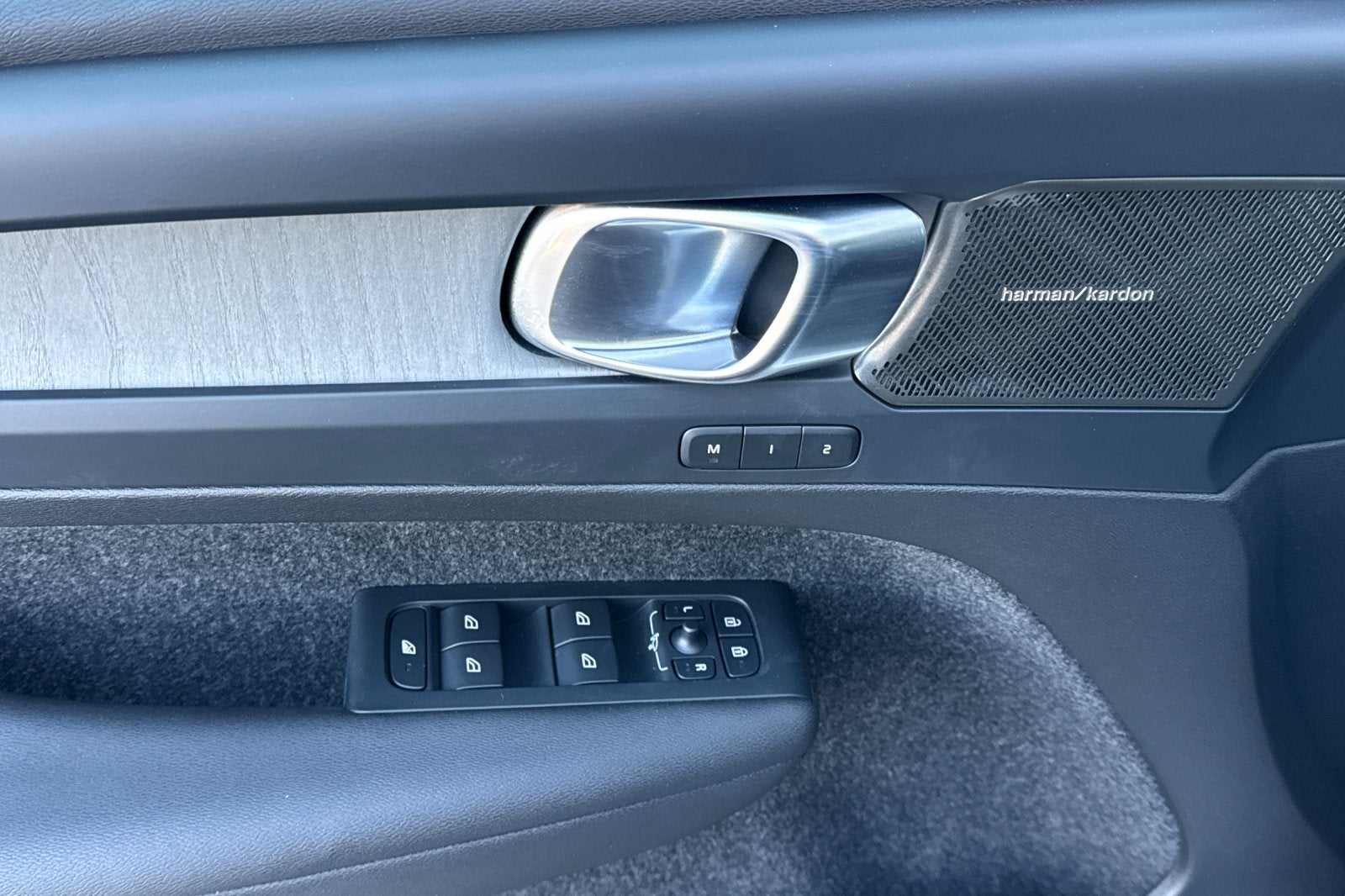 2023 Volvo XC40 Ultimate