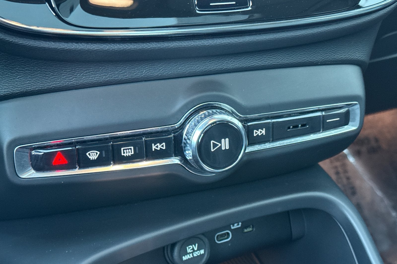 2023 Volvo XC40 Ultimate