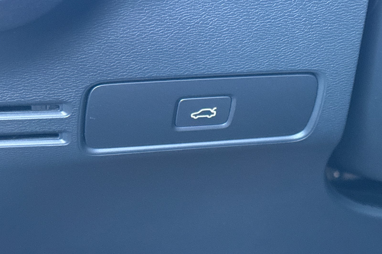 2023 Volvo XC40 Ultimate