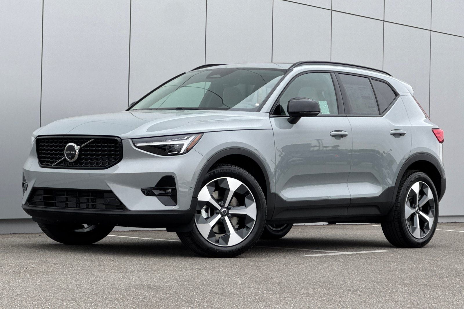 2026 Volvo XC40 B5 Plus