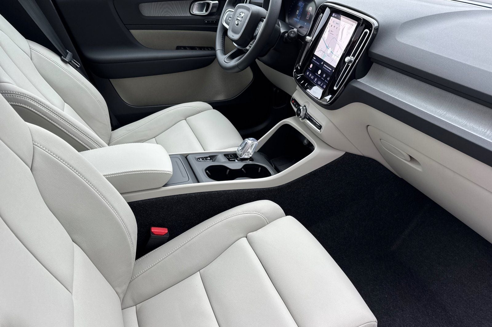 2026 Volvo XC40 B5 Plus