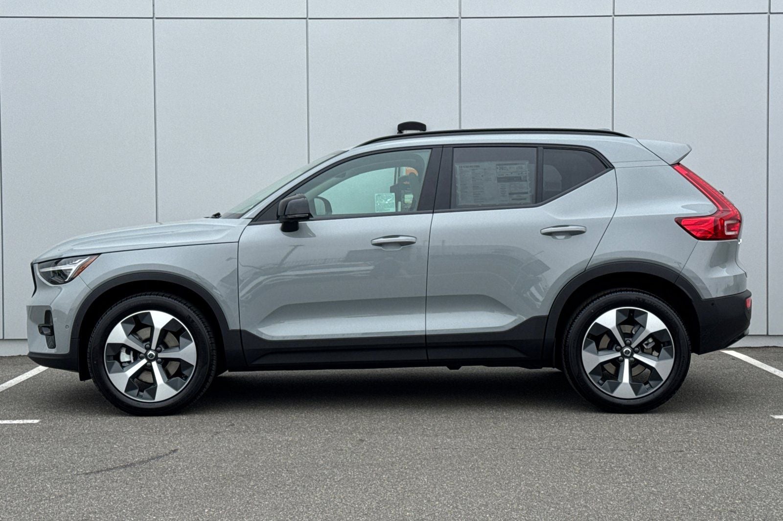 2026 Volvo XC40 B5 Plus