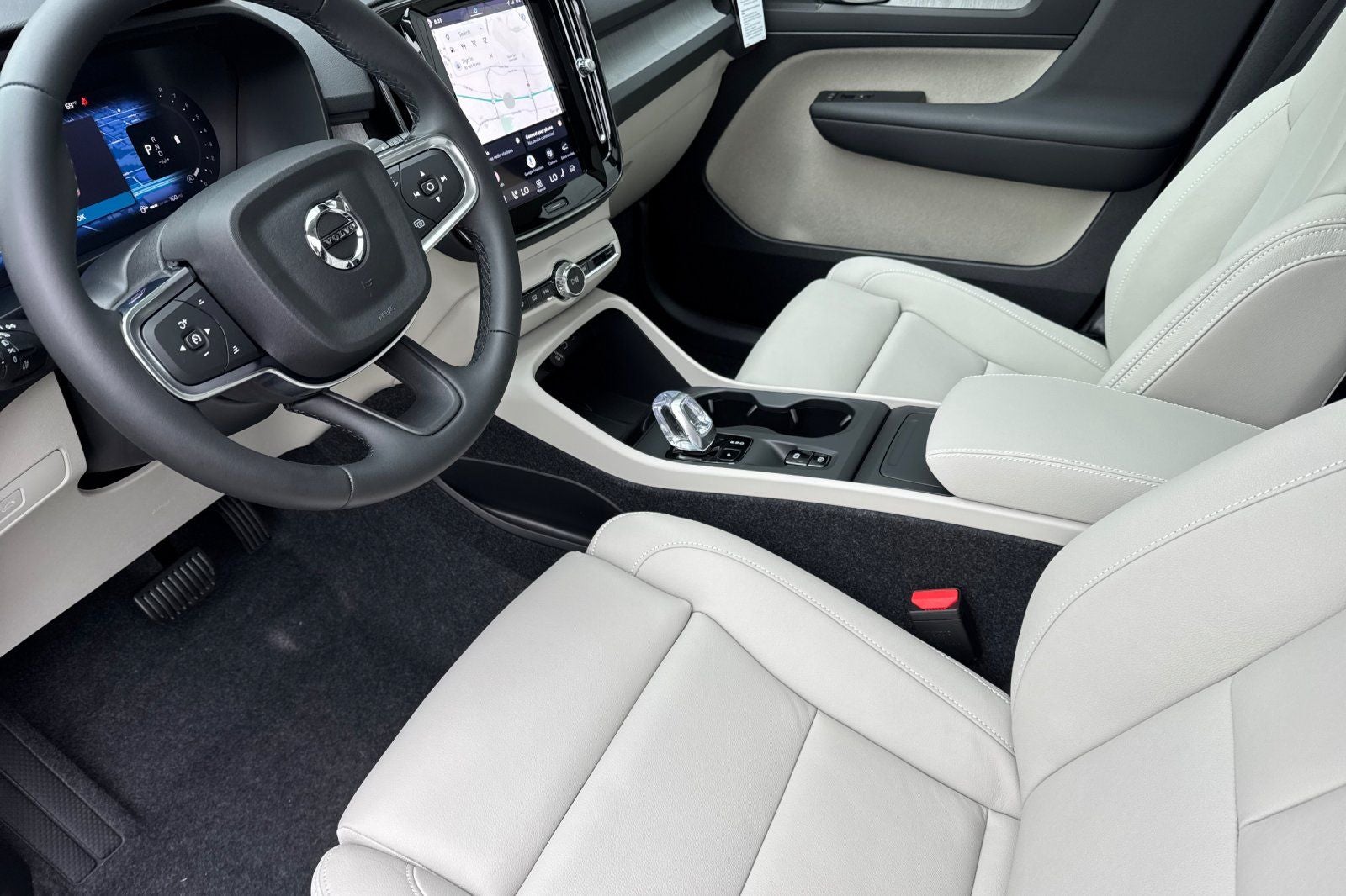 2026 Volvo XC40 B5 Plus