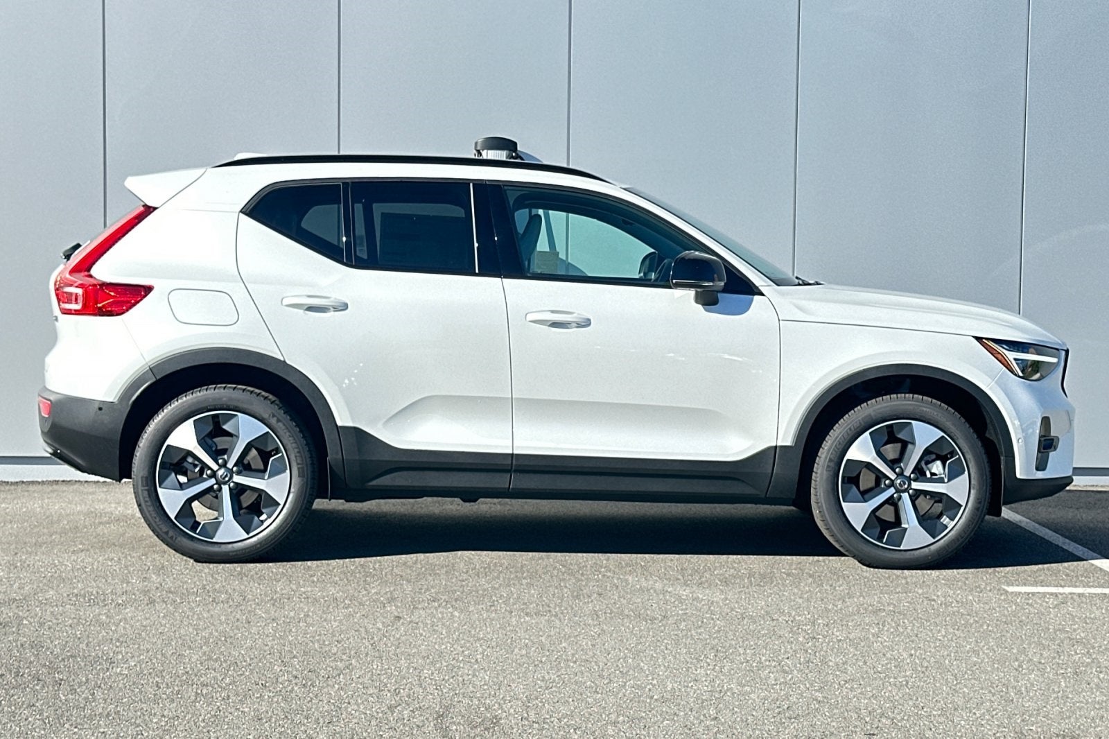 2026 Volvo XC40 B5 Plus