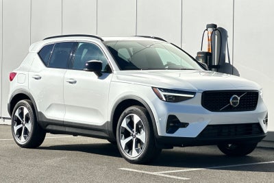 2026 Volvo XC40 B5 Plus