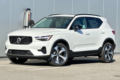 2026 Volvo XC40 B5 Plus