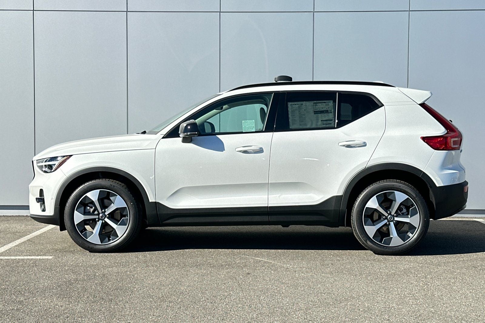 2026 Volvo XC40 B5 Plus