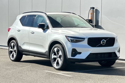 2026 Volvo XC40 B5 Plus