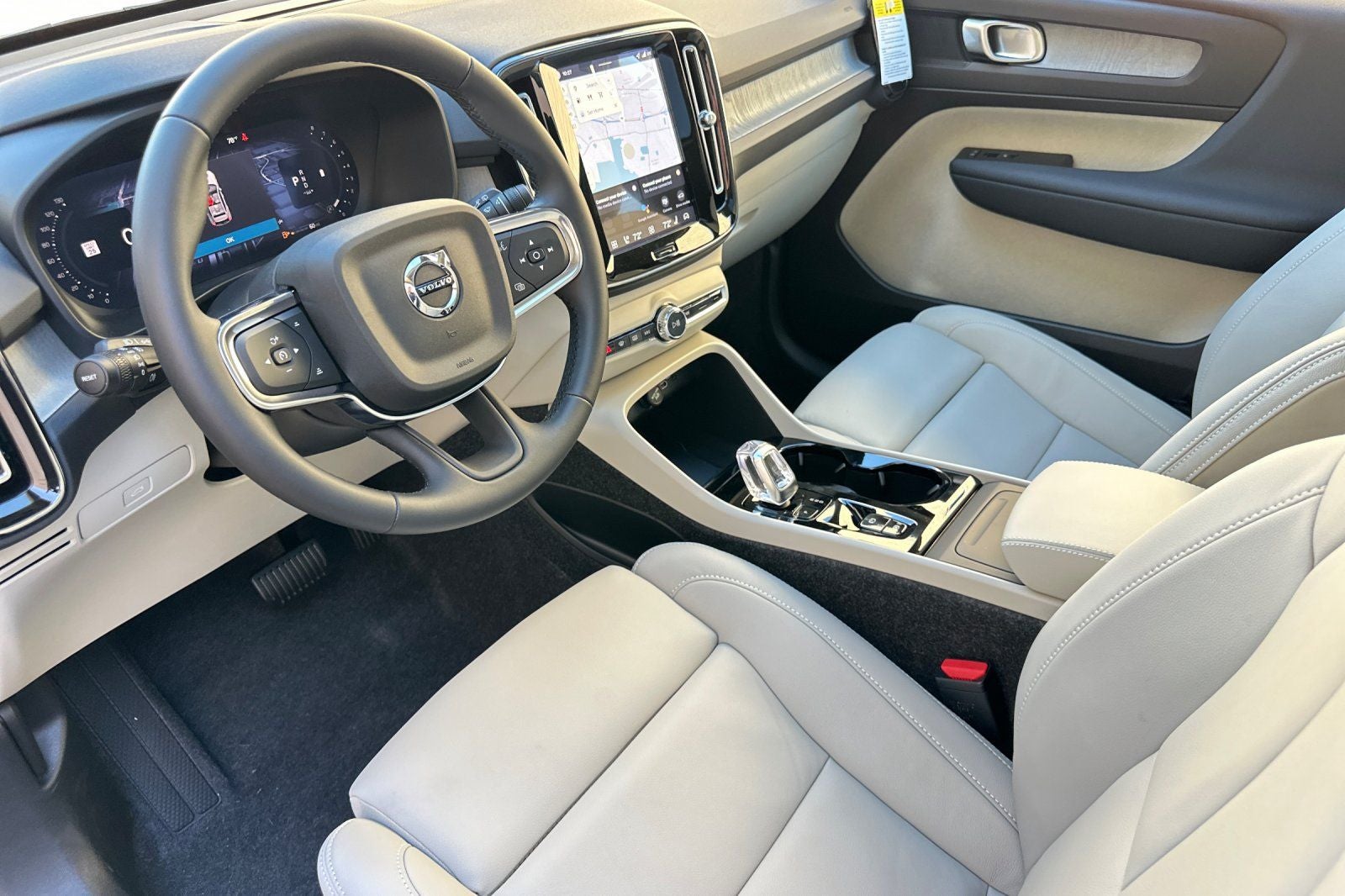 2026 Volvo XC40 B5 Plus