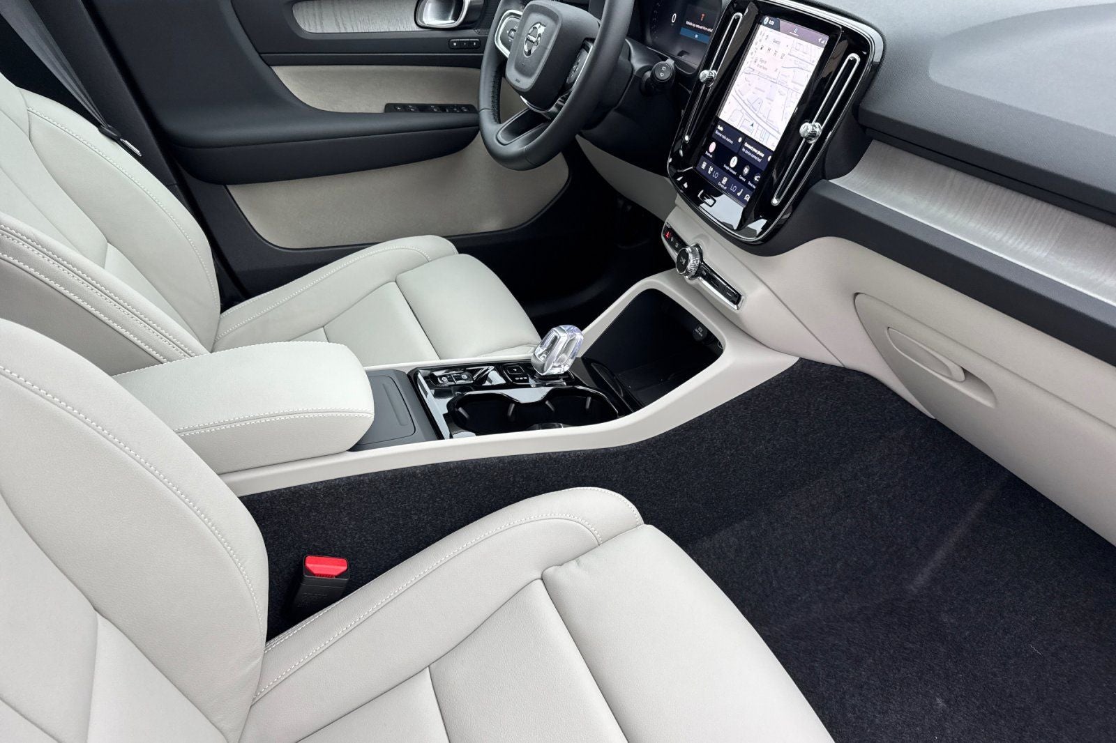 2026 Volvo XC40 B5 Plus