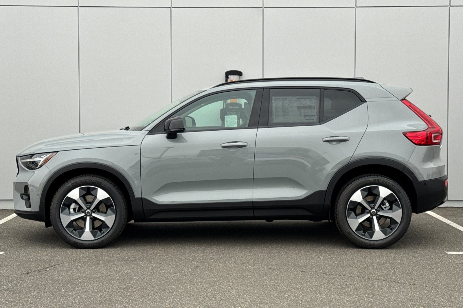 2026 Volvo XC40 B5 Plus
