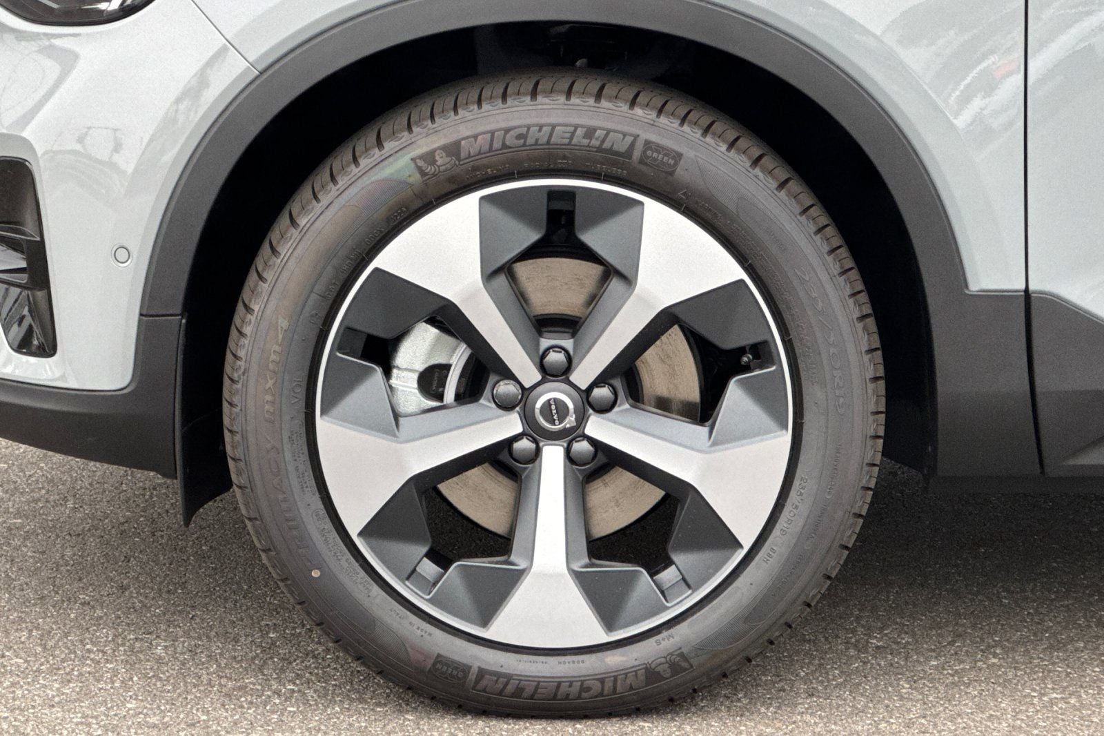 2026 Volvo XC40 B5 Plus