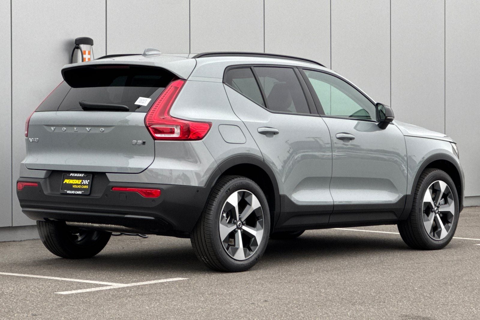 2026 Volvo XC40 B5 Plus
