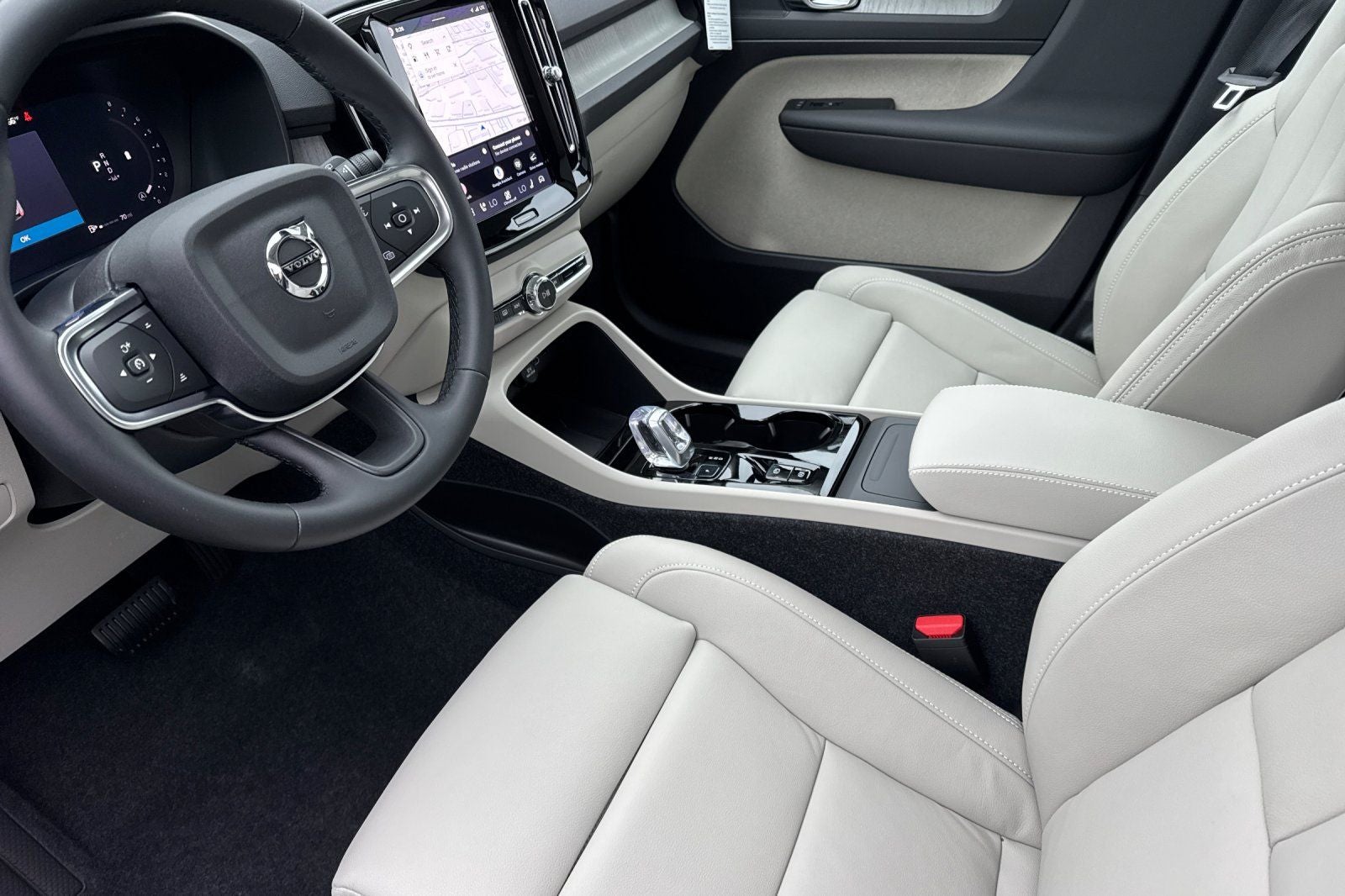 2026 Volvo XC40 B5 Plus