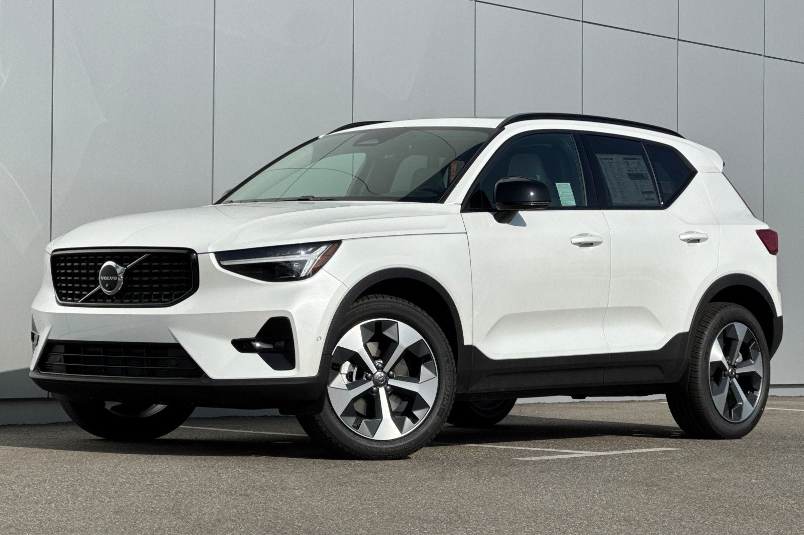 2026 Volvo XC40 B5 Plus
