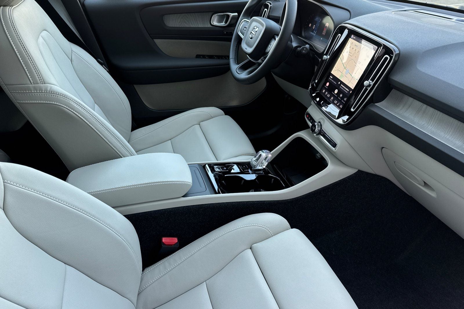 2026 Volvo XC40 B5 Plus