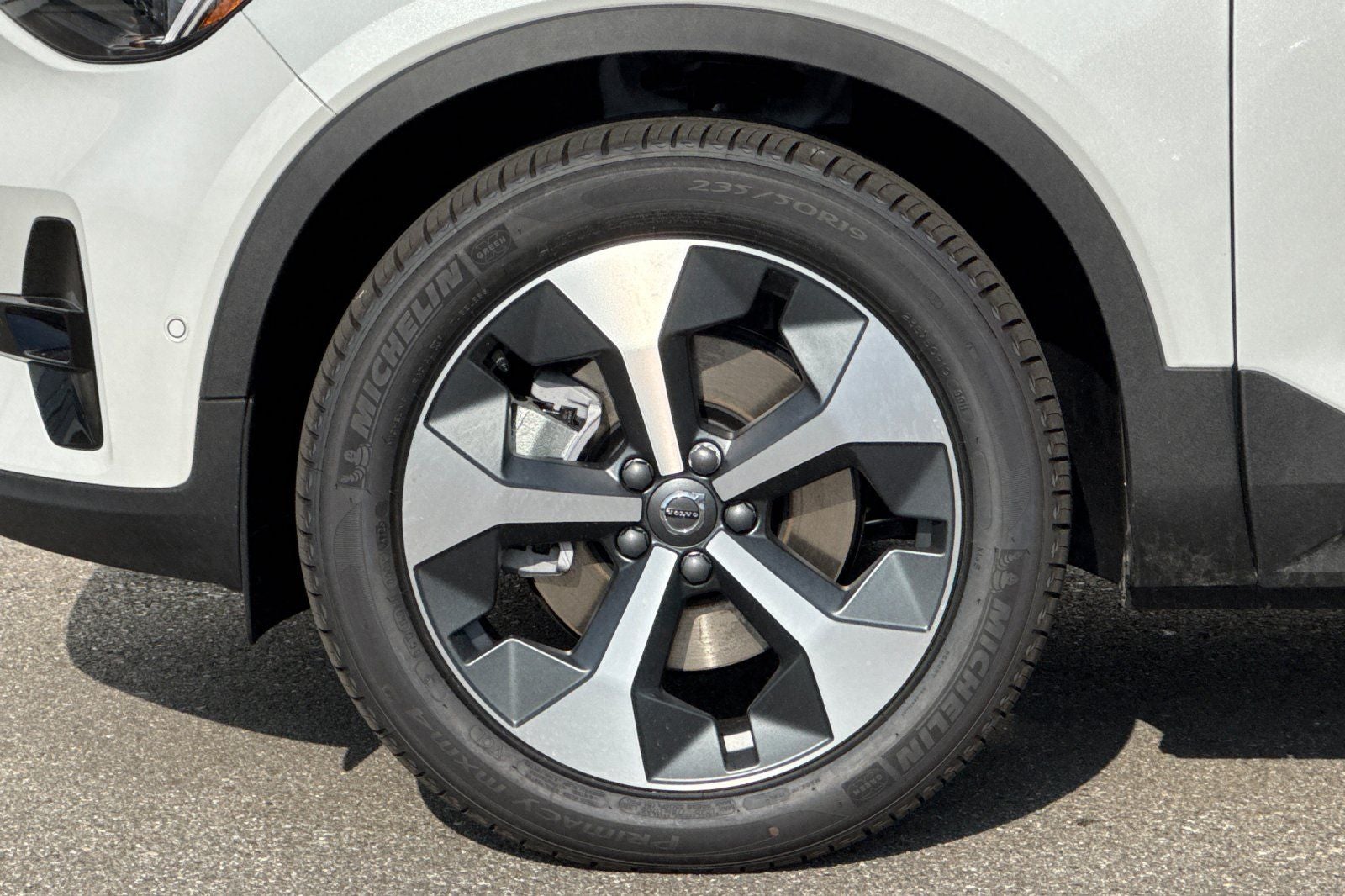 2026 Volvo XC40 B5 Plus