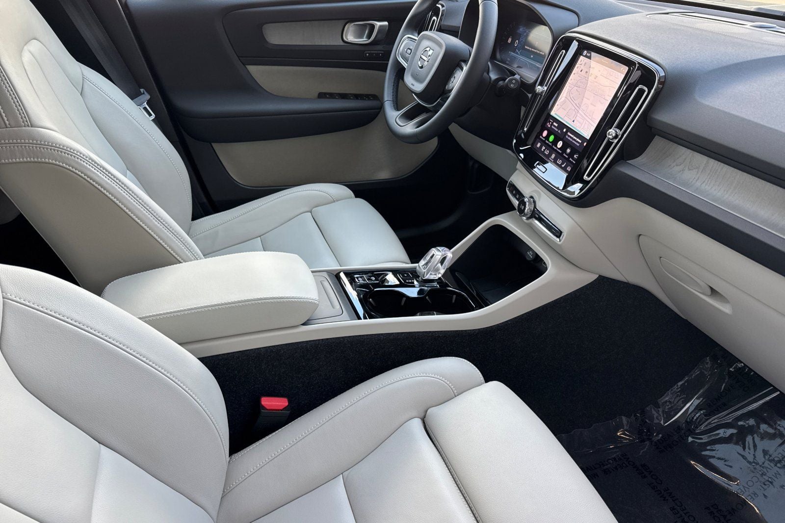 2026 Volvo XC40 B5 Plus