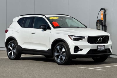 2026 Volvo XC40 B5 Plus