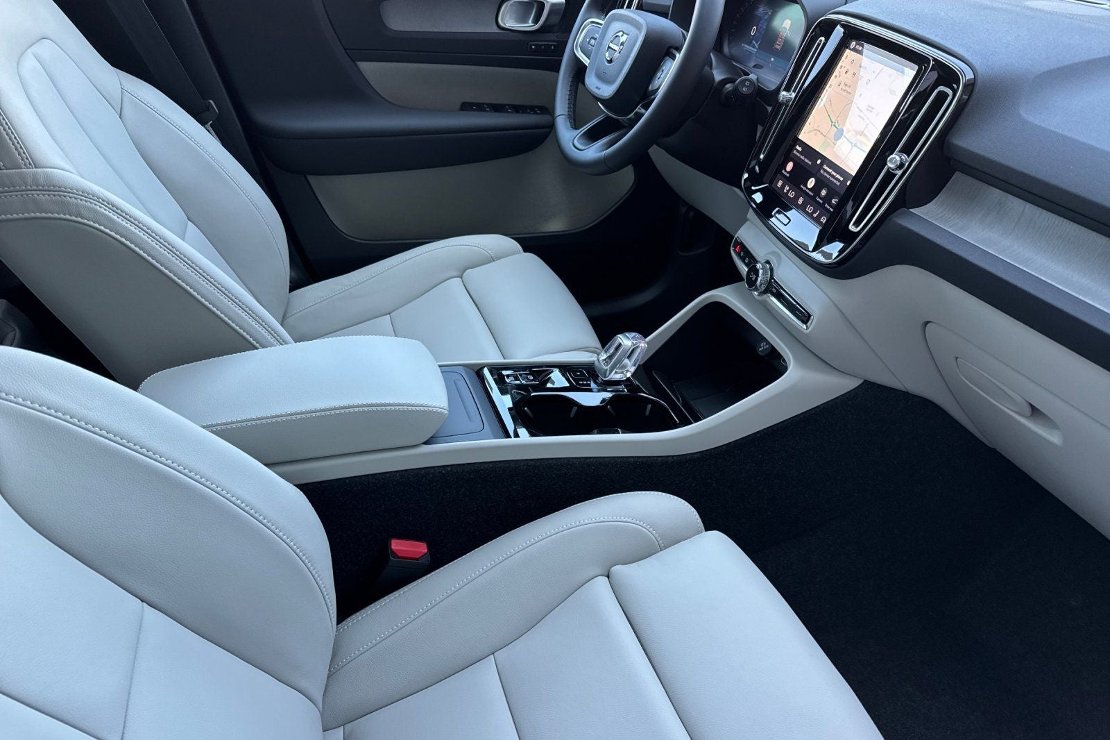 2026 Volvo XC40 B5 Plus