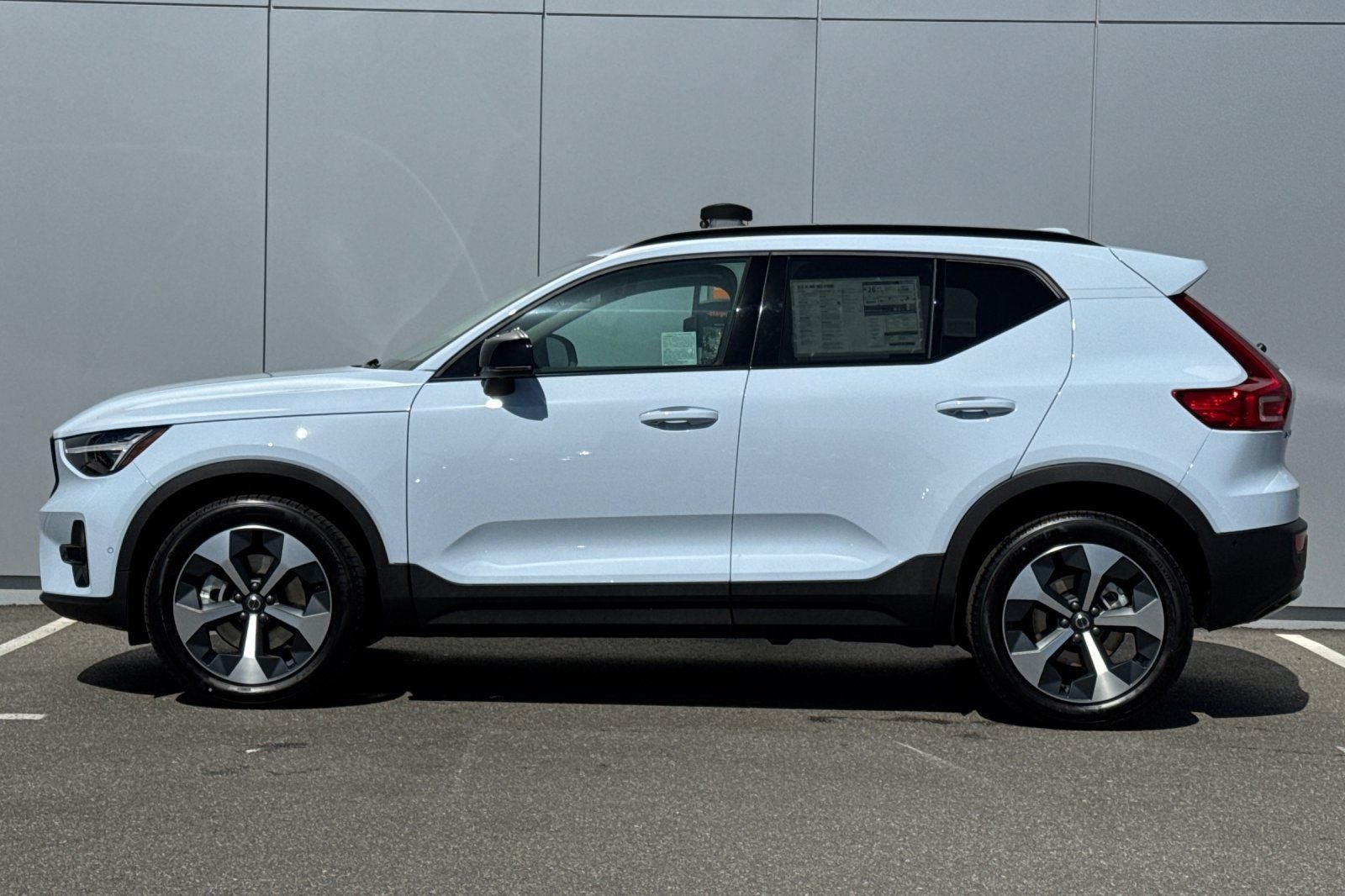 2026 Volvo XC40 B5 Plus