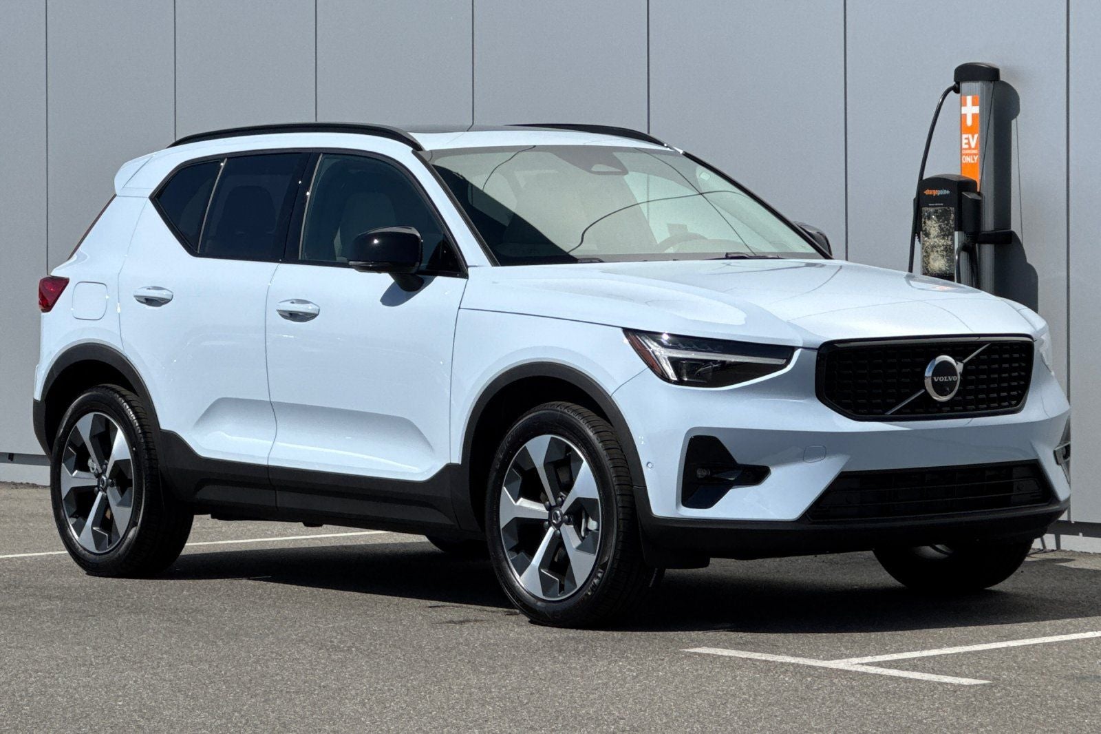 2026 Volvo XC40 B5 Plus