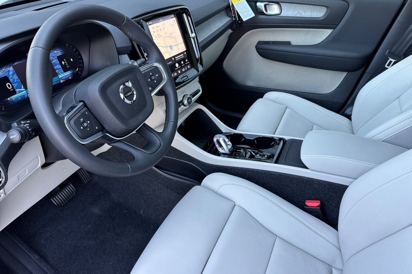 2026 Volvo XC40 B5 Plus