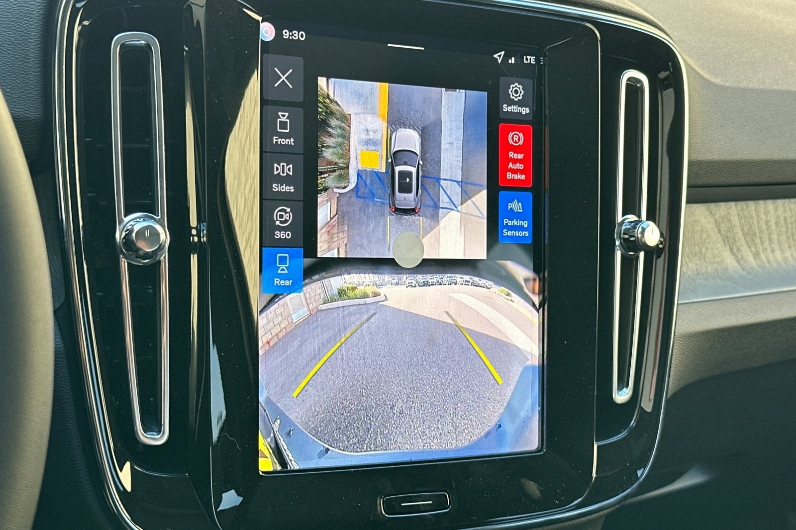 2026 Volvo XC40 B5 Plus