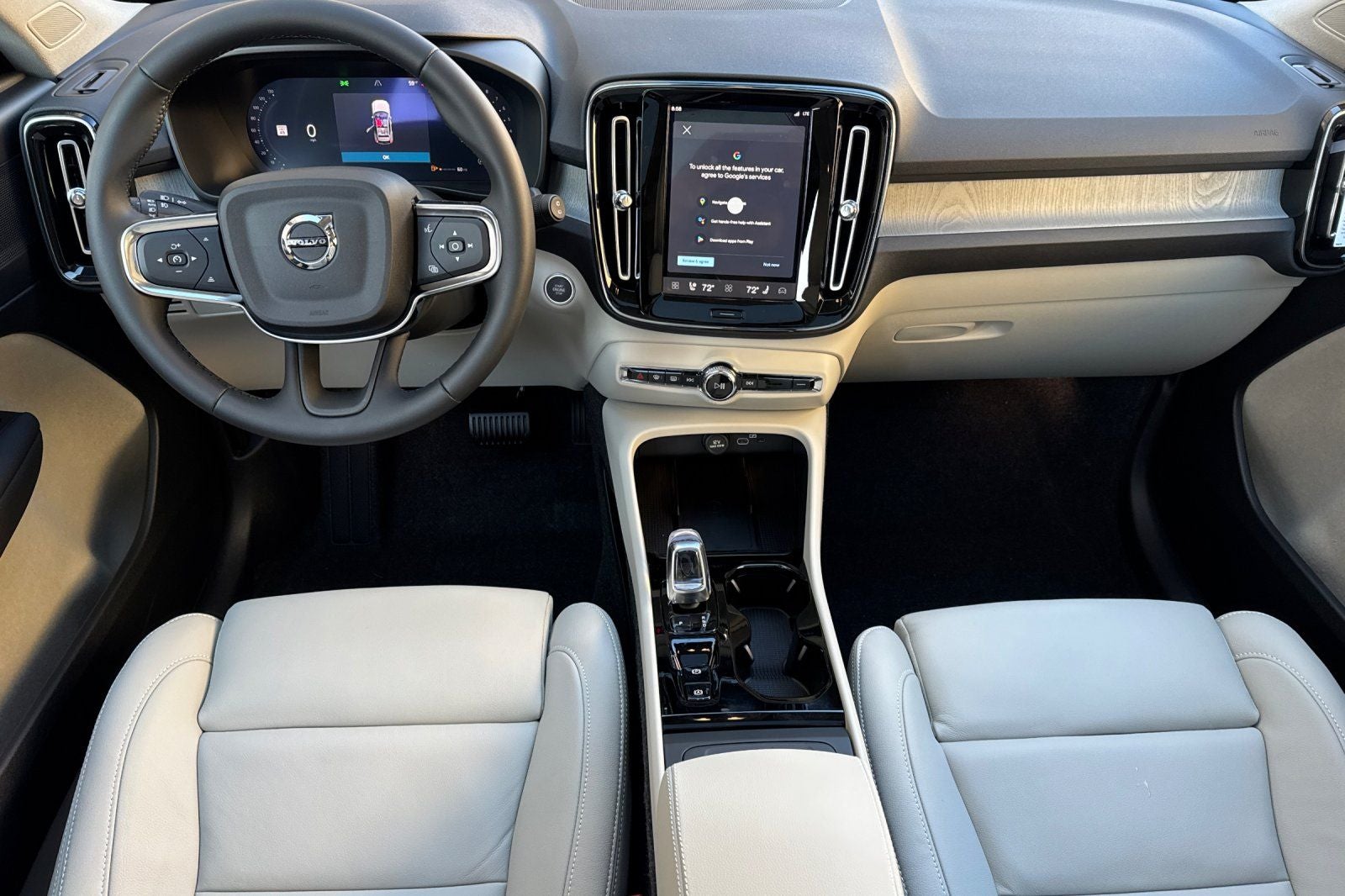 2026 Volvo XC40 B5 Plus