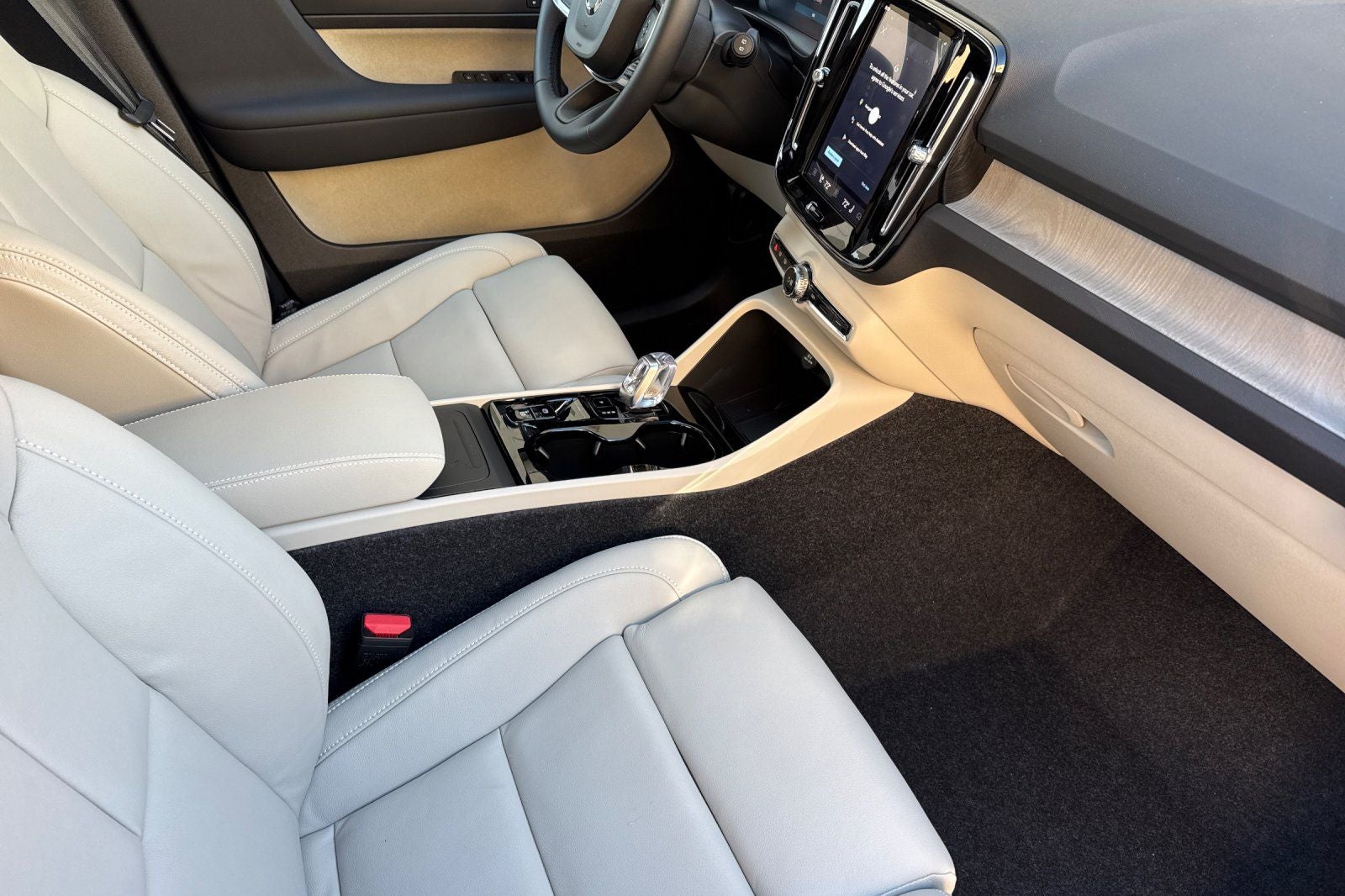 2026 Volvo XC40 B5 Plus