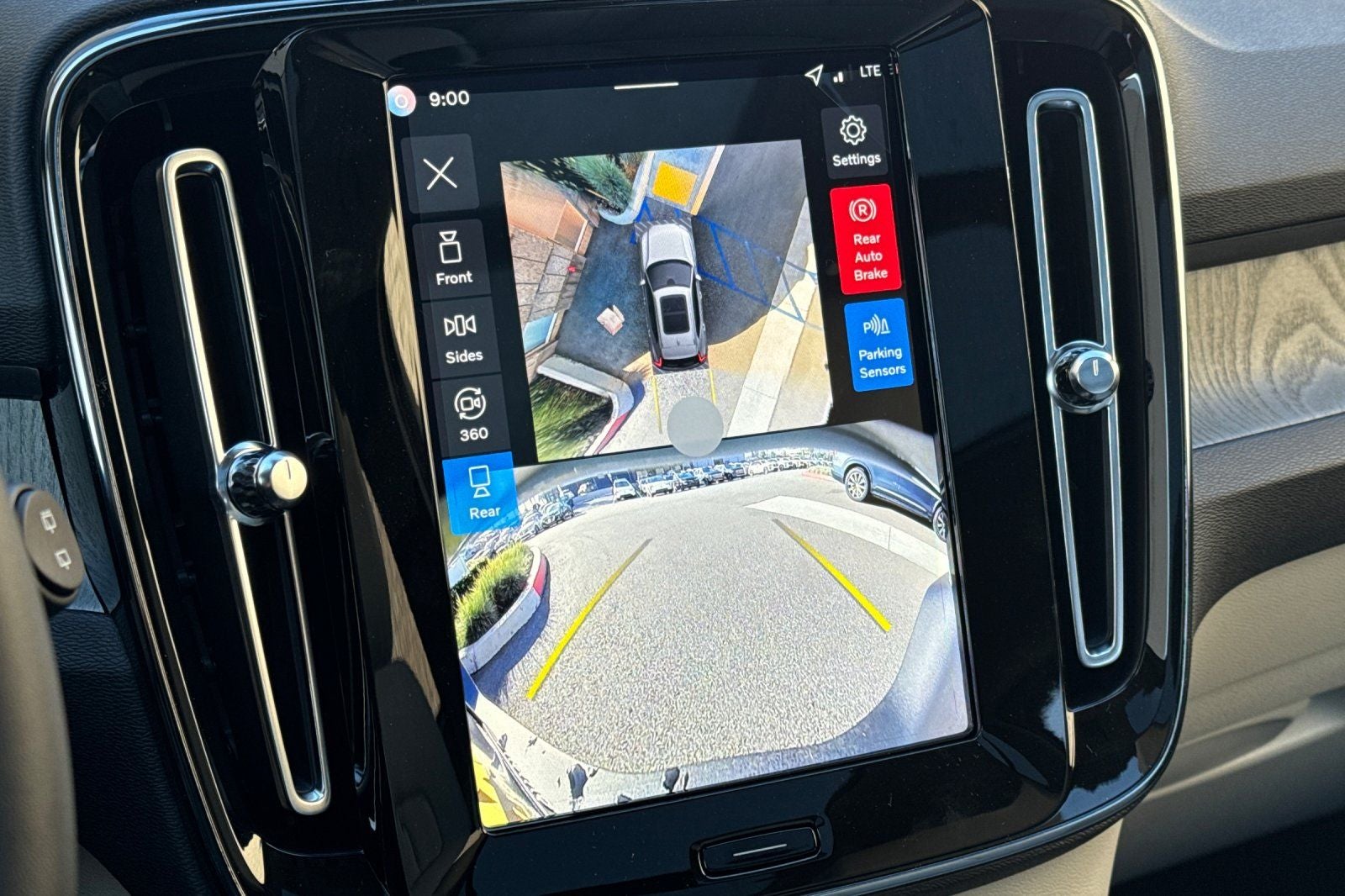 2026 Volvo XC40 B5 Plus