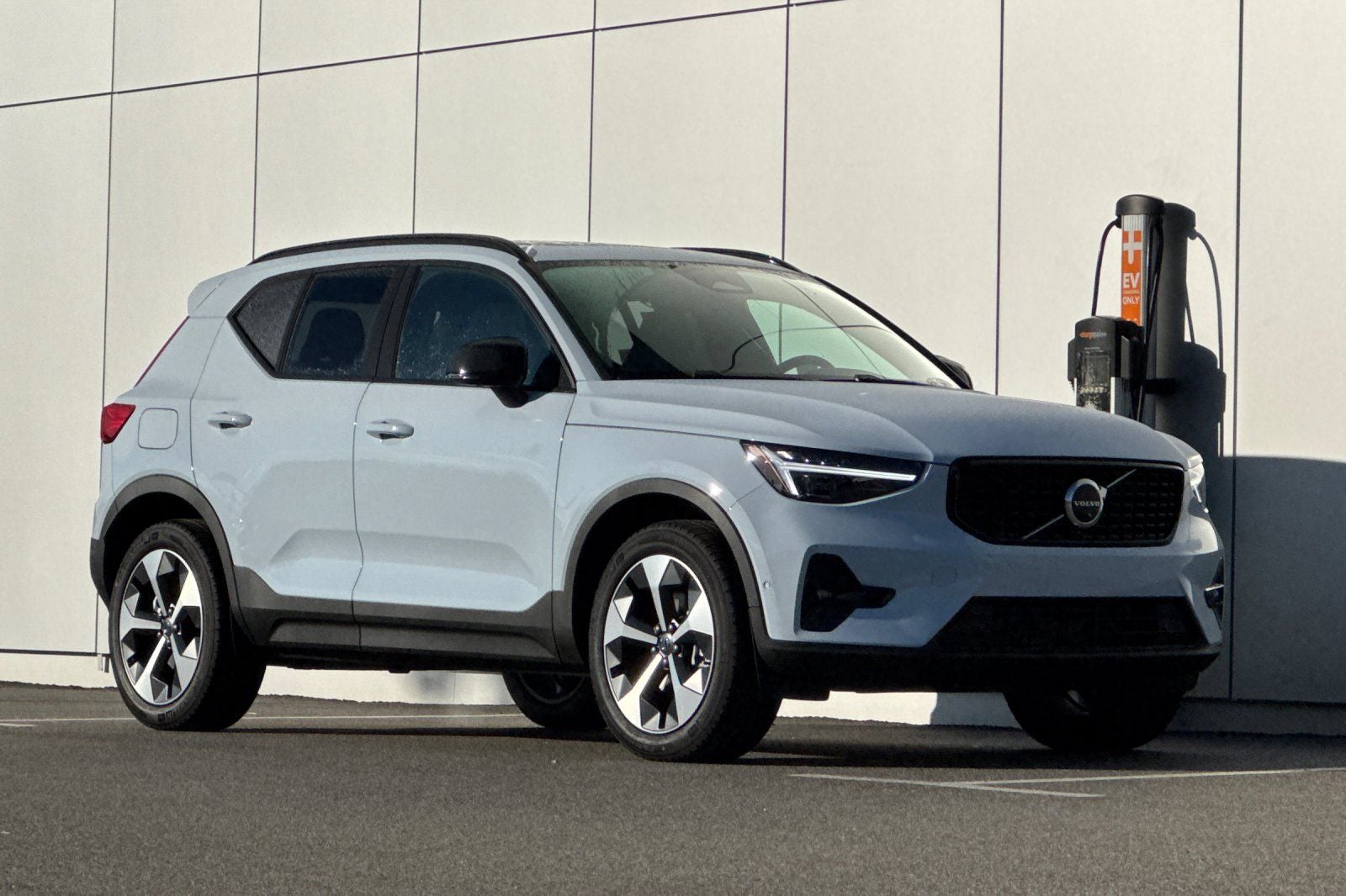 2026 Volvo XC40 B5 Plus