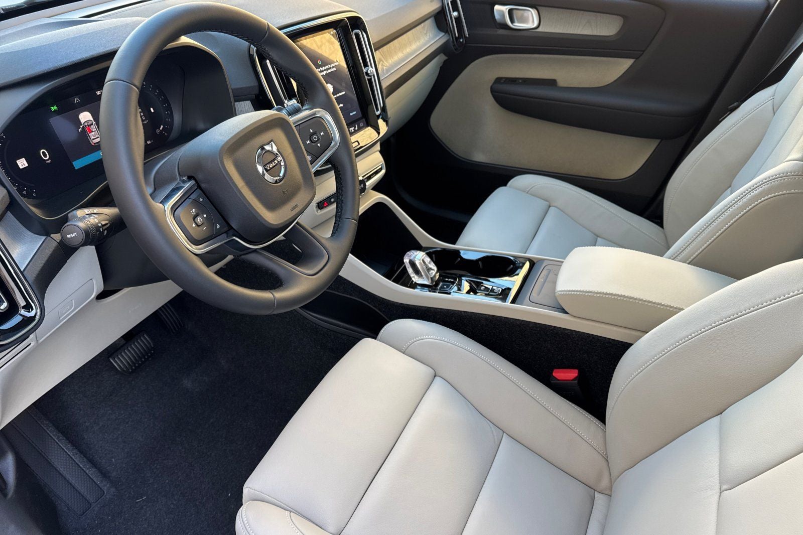 2026 Volvo XC40 B5 Plus