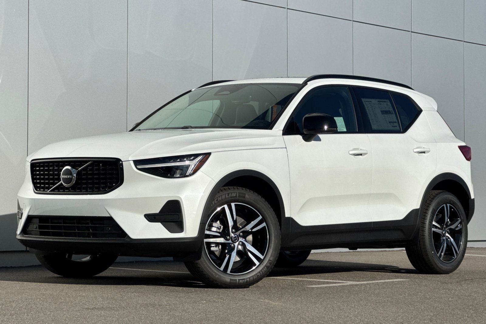 2026 Volvo XC40 B5 Core
