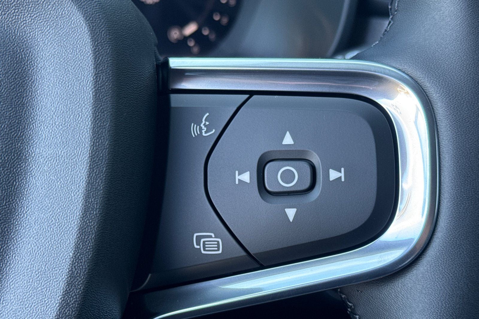 2026 Volvo XC40 B5 Core