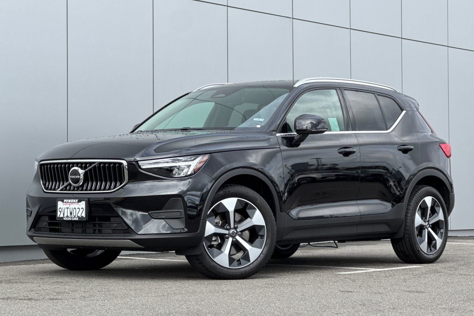 2025 Volvo XC40 B5 Core