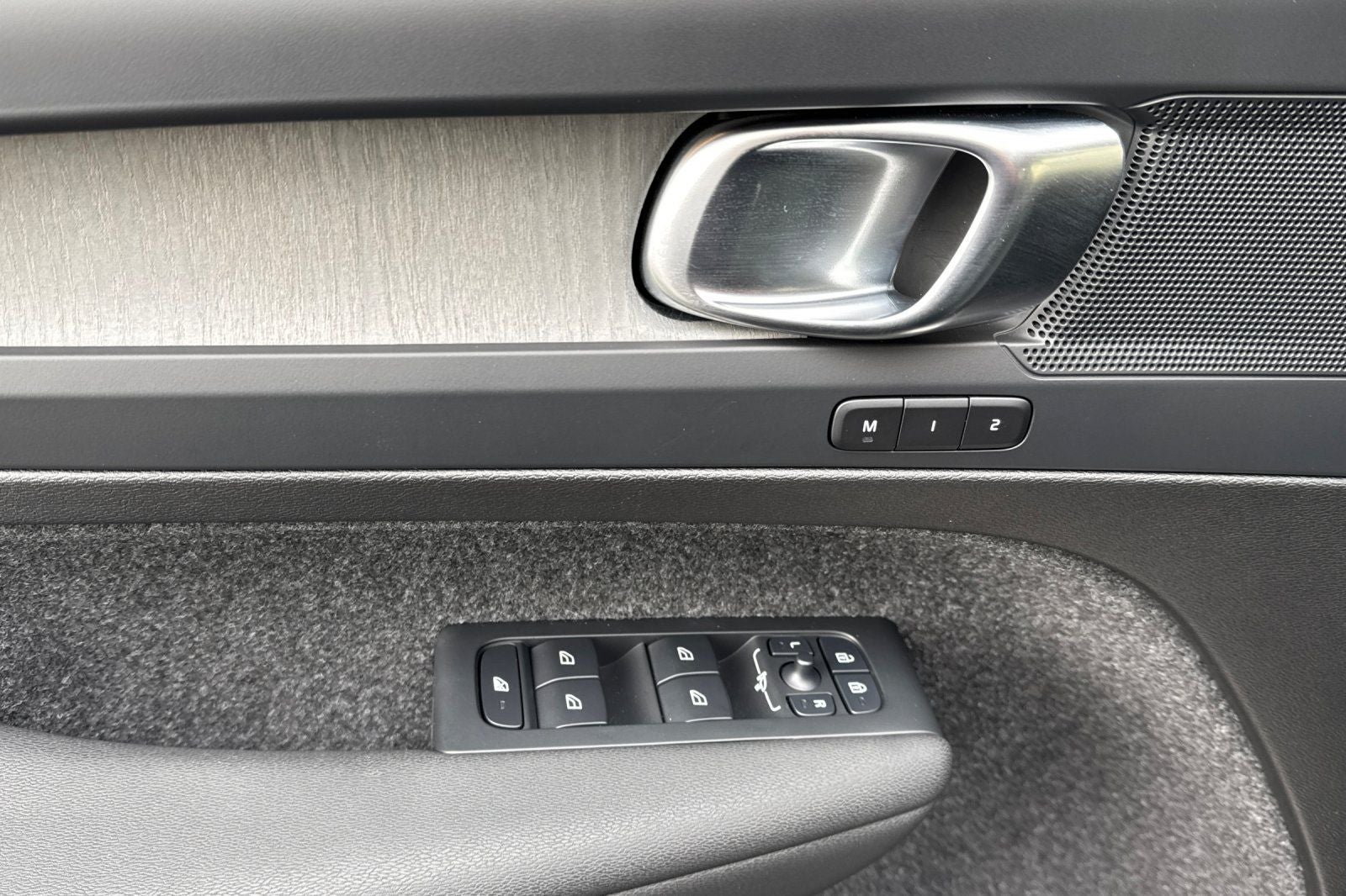 2025 Volvo XC40 B5 Core