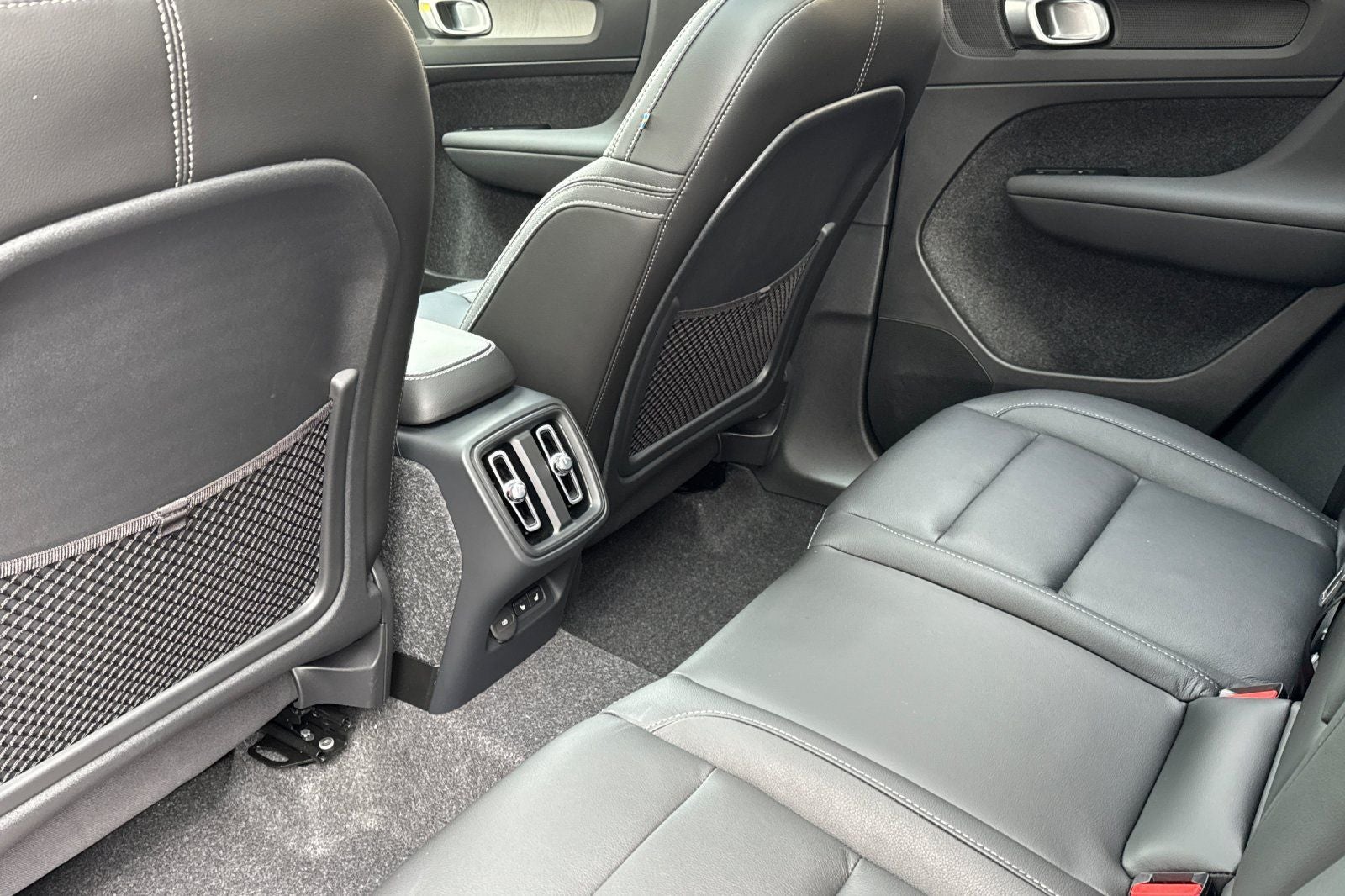 2025 Volvo XC40 B5 Core