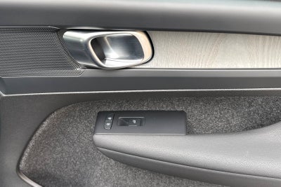 2025 Volvo XC40 B5 Core