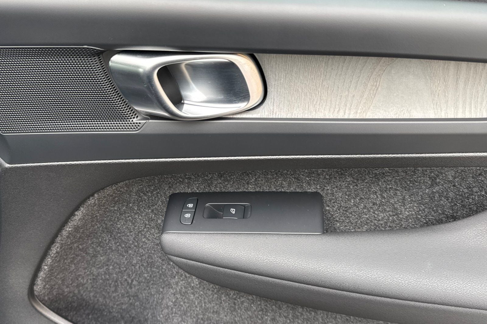 2025 Volvo XC40 B5 Core