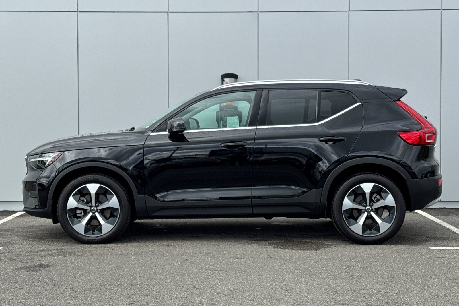 2025 Volvo XC40 B5 Core