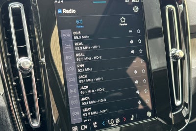 2025 Volvo XC40 B5 Core