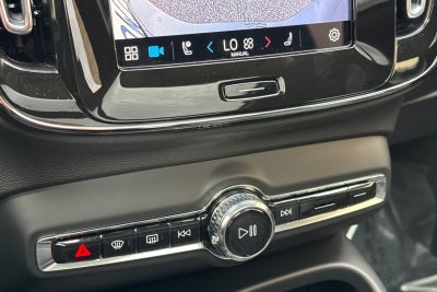 2025 Volvo XC40 B5 Core