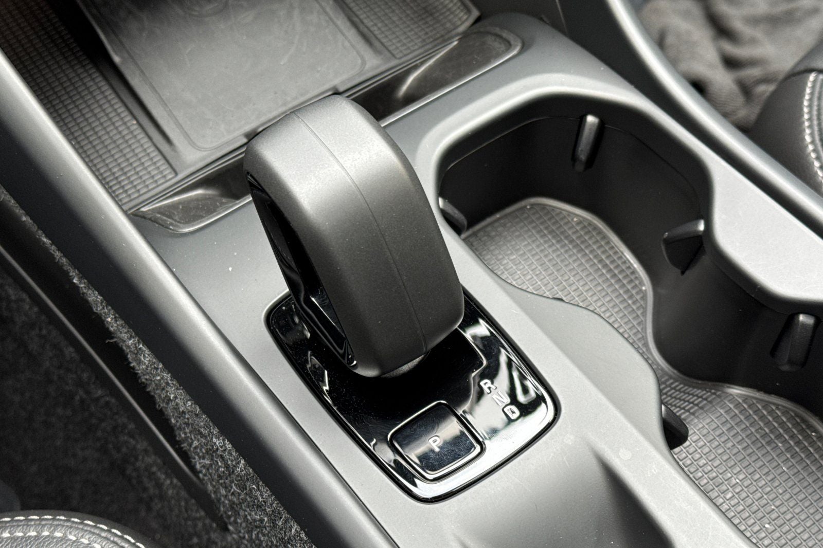 2025 Volvo XC40 B5 Core